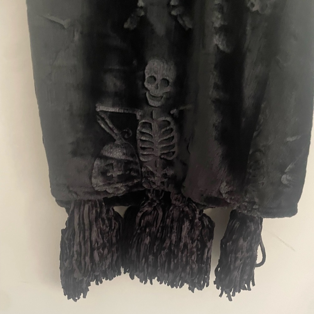 Crest Mills Halloween‎ Embossed Tassel Throw Blanket Black Skeleton 50x60 Spooky